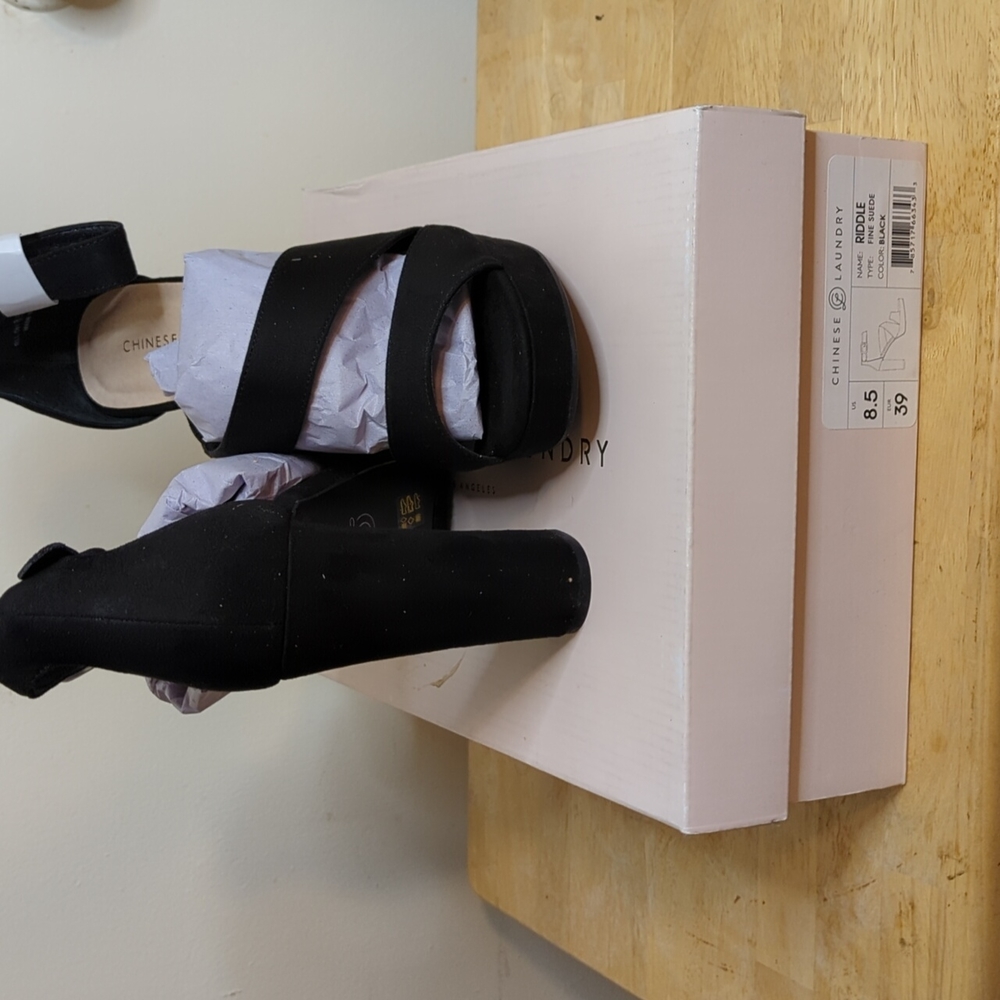 Shoes - Picture 3 of 4